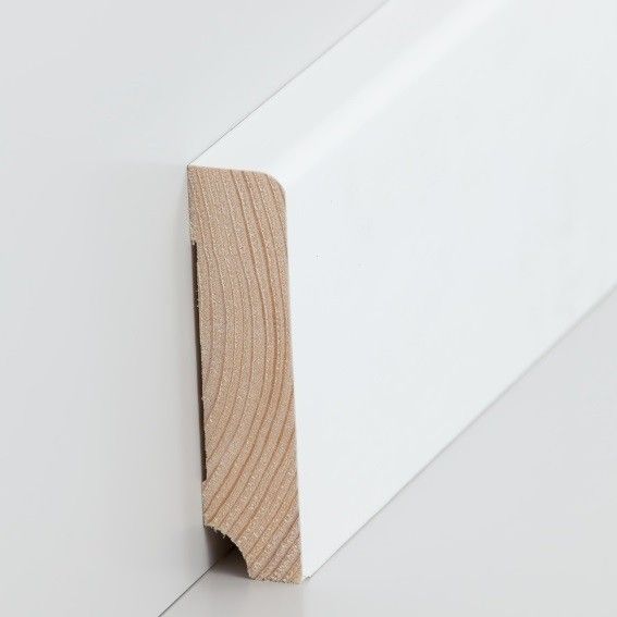 sockelleiste_weiß_lackiert_massives_holz