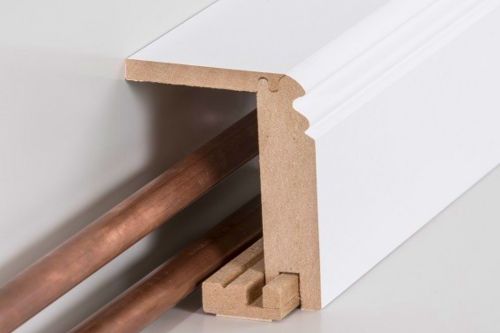 Heizrohrverkleidung in Weiß aus MDF im Berliner Profil
